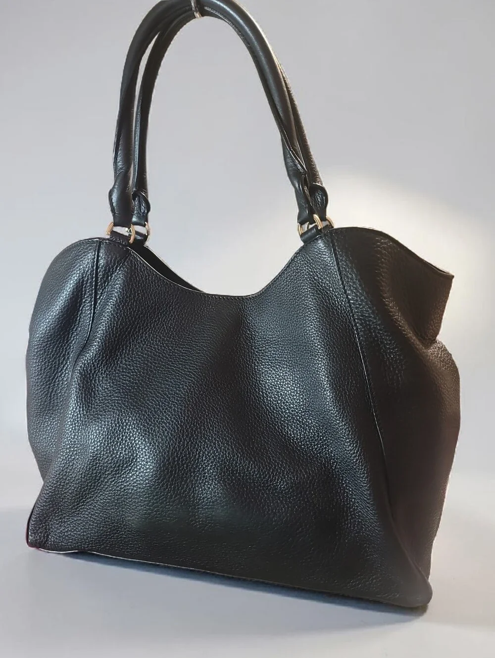 Tory Burch Bombe T East West Black Pebbled Leather Tote in EUC